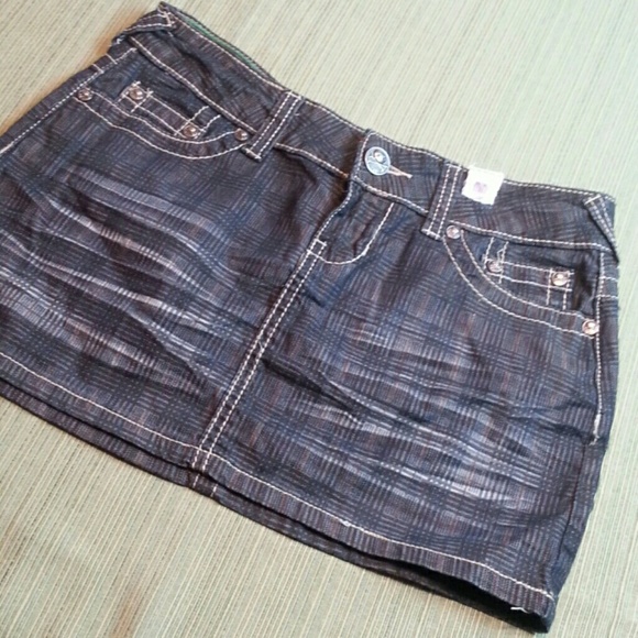 YNQ BEAUTIFUL SKIRT GOOD CONDITION - Picture 1 of 7